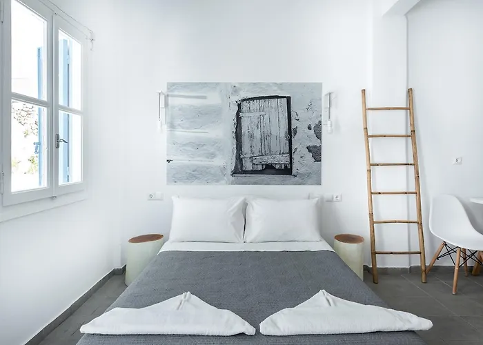 White And Grey Chora *