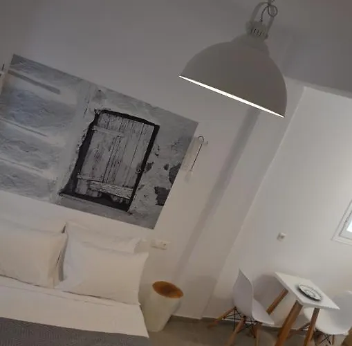 White And Grey Chora *