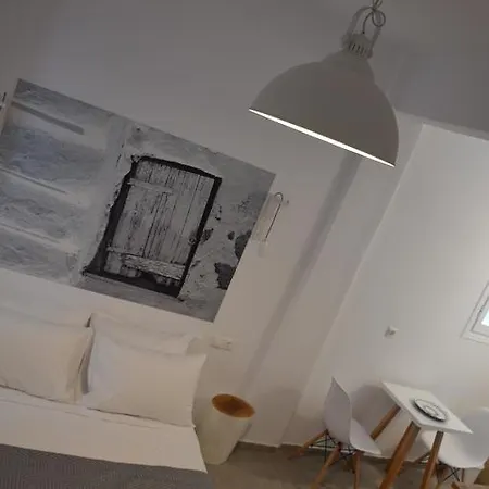 White And Grey Chora *