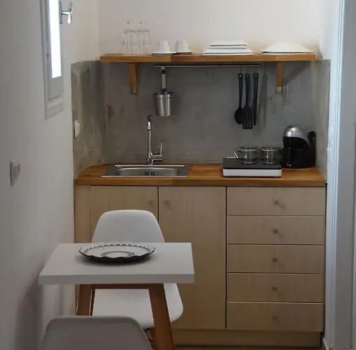 White And Grey Chora *