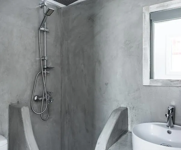 White And Grey Chora *